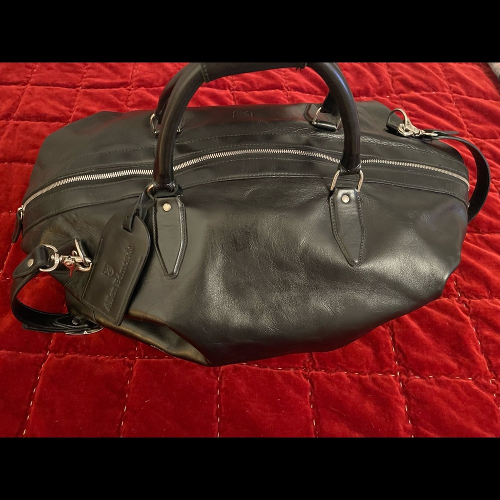 COPY - Allen Edmonds- Leather Collection - Duffle Bag (Like New)